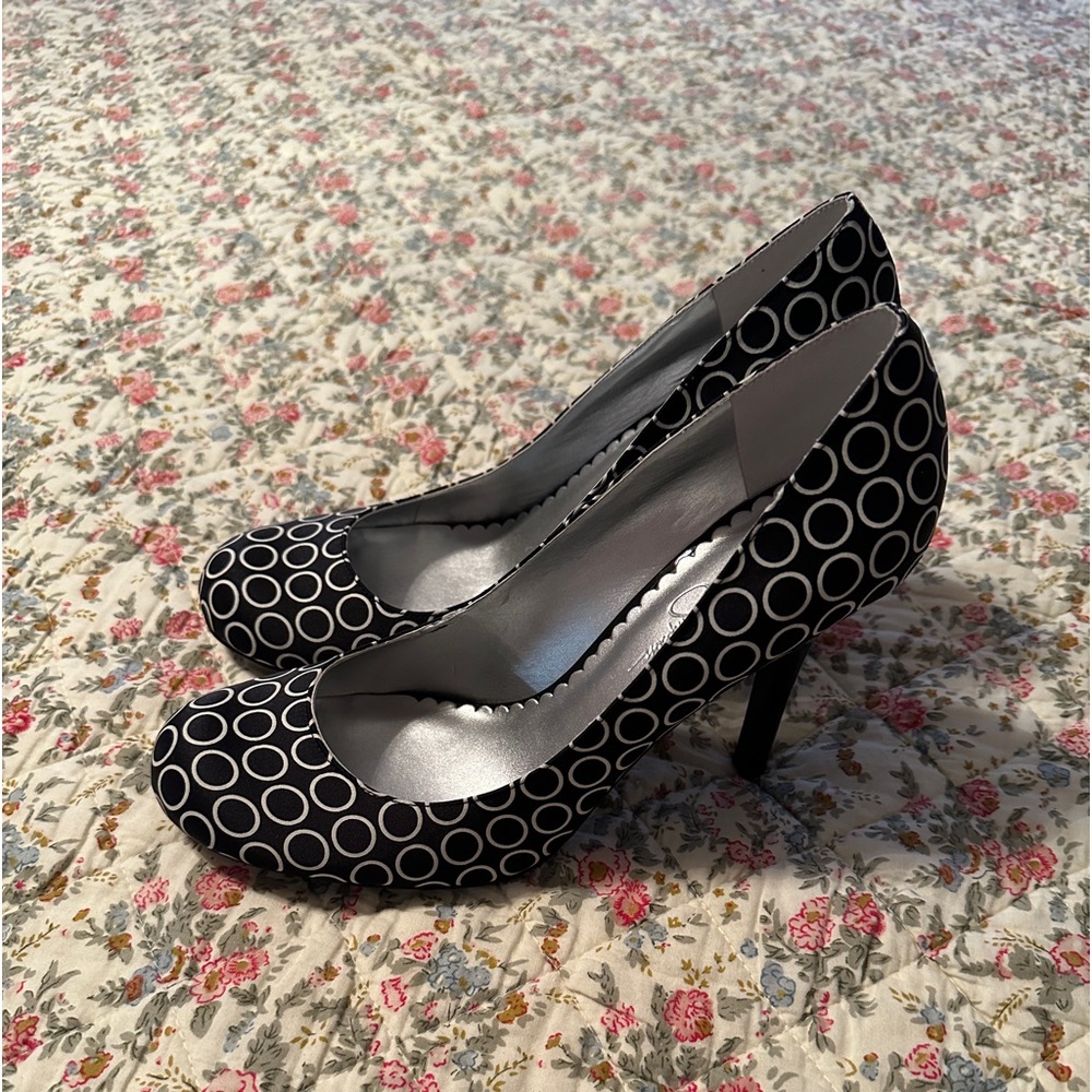 Jessica Simpson Heels - Picture 2 of 6